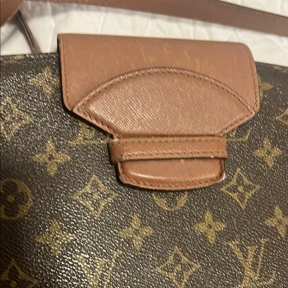 She’s Turning 30! Vintage 1996 Louis Vuitton Courcelles Monogram Crossbody Bag - Picture 6 of 11